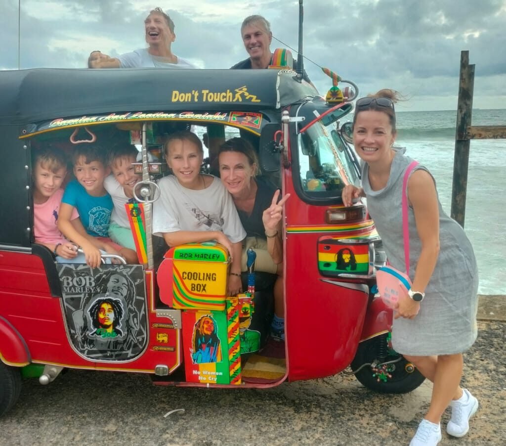 Colombo: Tuk Tuk City Tour with Local Guide and Snacks